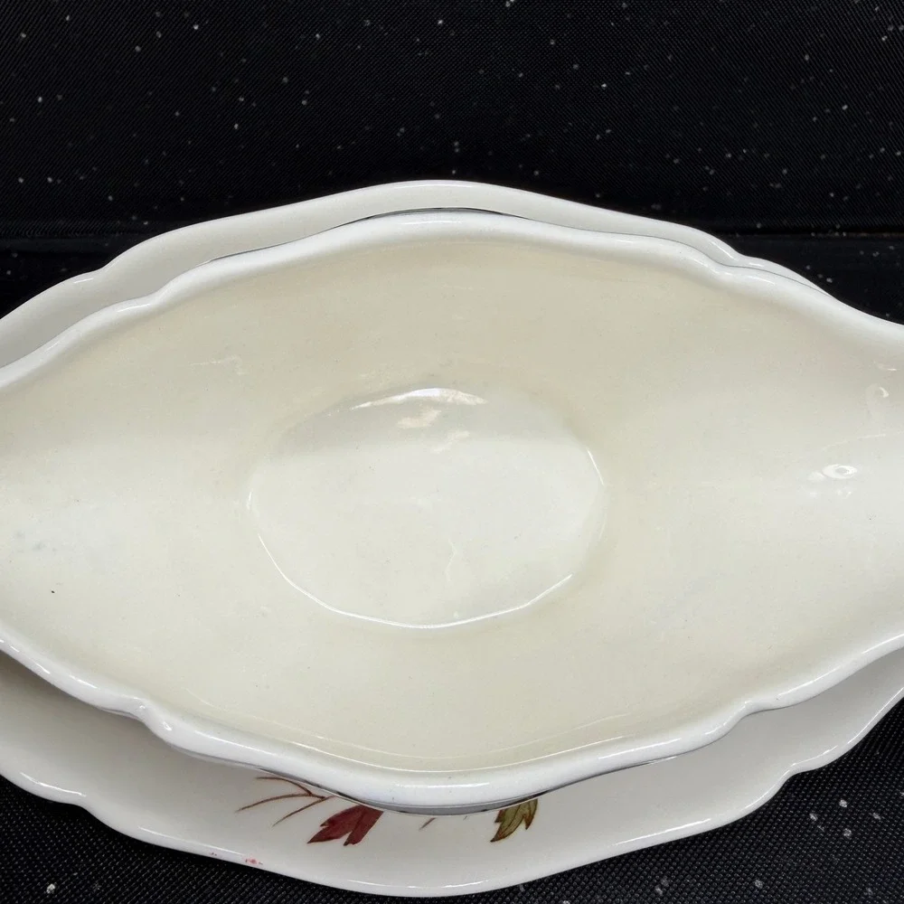 Wedgwood Etruria Barlaston Drury Lane Gravy Boat Attached Underplate Fruit Motif